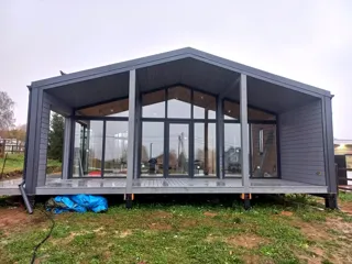 Showroom Barnhouse 76.3 in Kostroma: Verglasung, geschlossene Gebäudehülle