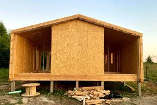 Haus nach Projekt „Barnhouse 76.1“, Dorf Rusyatino: Wandmontage