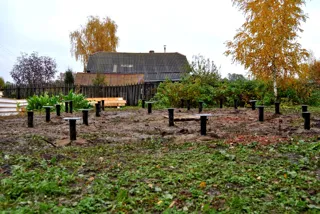 Haus nach Projekt „Solo“, Siedlung Vichuga: Fundament und Grundrahmen