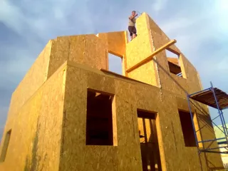Haus nach Projekt „Majak“, Kineshma: Wandmontage