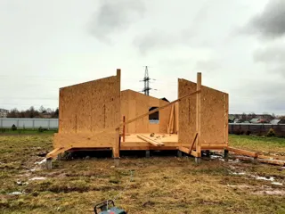 Haus nach Projekt „Barnhouse 76.1“, Rybinsk: Wandmontage