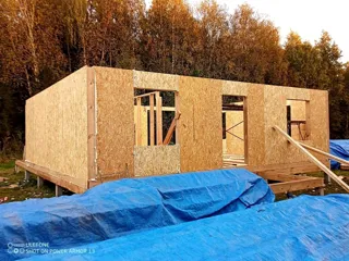 Haus nach Projekt „Dilischans 8x9“, Region Wologda: Wandmontage