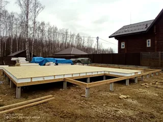 Haus nach Projekt „Arizona mini“, Gebiet Kostroma: Fundament und Grundrahmen