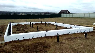 Haus nach Projekt „Narziss“, Dorf Artyukino: Fundament und Grundrahmen