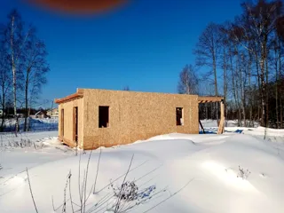 Haus nach Projekt „Jaroslawl“, Dorf Karmanovo: Wandmontage