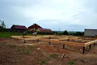 Haus nach Projekt „Michigan“, Galich: Fundament und Grundrahmen
