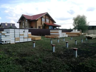 Haus nach individuellem Projekt, Samara: Fundament und Grundrahmen