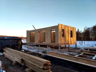 Haus nach Projekt „Mistika - S2.5“, Dorf Velisovo: Wandmontage