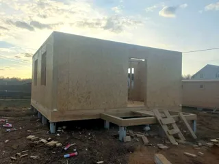 Haus nach Projekt „Awdeewo“, Dorf Pokrov: Wandmontage