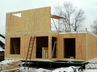Haus nach Projekt „Slawjanka“, Ivanovo: Wandmontage