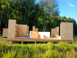 Haus nach individuellem Entwurf, Chekhov: Wandmontage