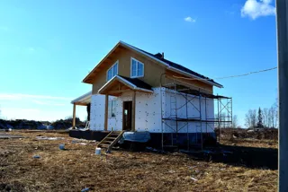 Haus nach Projekt „Sefir“, Dorf Kadnikovo: Fassadenverkleidung