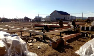 Haus nach Projekt „Gamma“, Kostroma: Fundament und Grundrahmen