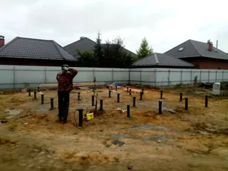 Haus nach Projekt „Majak“, Dorf Verkhnee Myachkovo: Fundament und Grundrahmen