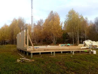 Haus nach individuellem Entwurf, Dorf Protive: Wandmontage