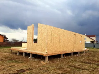 Haus nach Projekt „Barnhouse 76.1“, Rybinsk: Wandmontage