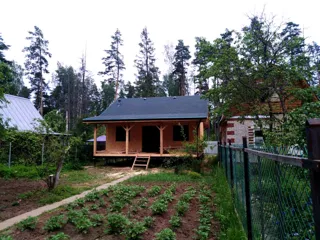 “Vernisazh” projesine göre ev, SNT “Polyana”: çatı