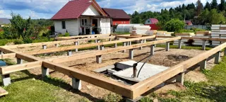 Haus nach individuellem Projekt, Dorf Kudrino: Fundament und Grundrahmen