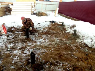 Haus nach Projekt „Sefir“, Siedlung Dubna: Fundament und Grundrahmen