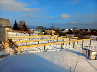 “Barnhouse 76.1” projesine göre ev, Kostroma bölgesi: temel ve alt bağlama kirişi