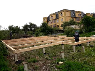 Haus nach Projekt „Tajna“, Krasnogorsk: Fundament und Grundrahmen