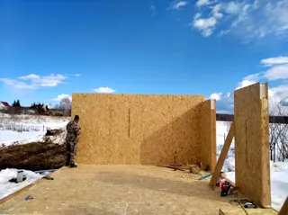 Haus nach Projekt „Mistika - S2.5“, Dorf Velisovo: Wandmontage