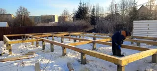 Haus 96 m² nach individuellem Projekt, Dorf Pirogovo: Fundament und Grundrahmen