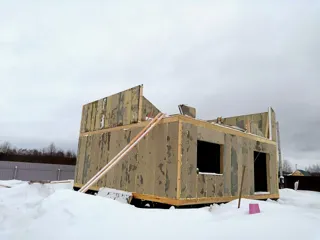 Haus nach individuellem Entwurf, Dorf Greshnevo: Wandmontage