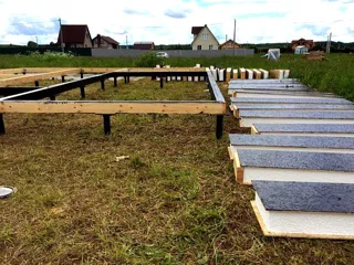Haus nach Projekt „Florenz“, Chekhov: Fundament und Grundrahmen