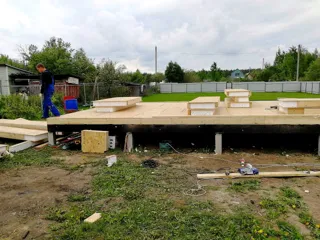 Haus nach Projekt „Mistika - S2.8“, Dorf Kukarino: Fundament und Grundrahmen