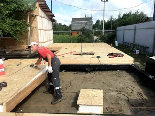 Haus nach individuellem Projekt, SNT „Kljasma“: Fundament und Schwellenrahmen
