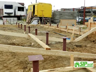 Haus nach individuellem Projekt, Vladimir: Fundament und Grundrahmen