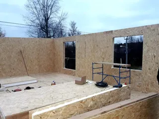 Haus nach individuellem Entwurf, Dorf Yudino: Wandmontage