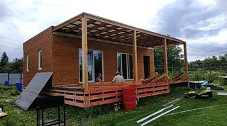 Haus nach Projekt „Mistika - S2.8“, Dorf Kukarino: Terrasse und Eingangsbereich
