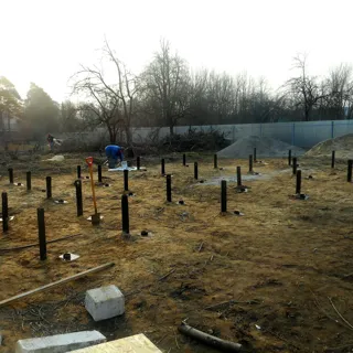 Haus nach Projekt „Radoniza“, Region Kaluga: Fundament und Grundrahmen