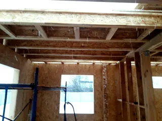 House built to a custom design, Ishnya settlement: interior partitions