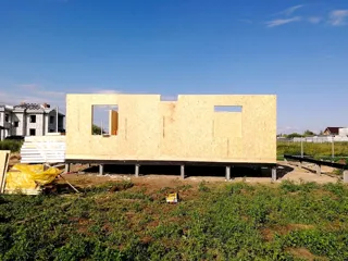 Haus nach individuellem Entwurf, Dorf Kovarditsy: Wandmontage