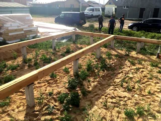“Ermak” projesine göre 103 m² ev, Kostroma bölgesi: temel ve alt bağlama kirişi