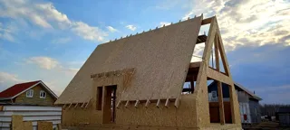 Custom-design house, Pavlikovo village: roofing