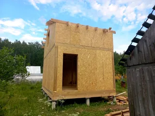 Ferienhaus nach Projekt „Kleines Ferienhaus“, SNT „Nadeschda-5“: Montage des Hausbausatzes