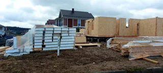 Haus nach individuellem Entwurf, Siedlung Severnyy: Wandmontage