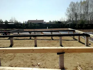 Haus nach Projekt „Mistika - E2.8“, Dorf Novoe: Fundament und Grundrahmen
