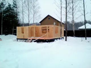 Haus nach individuellem Entwurf, Dorf Kudinovo: Wandmontage
