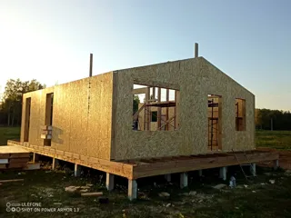 Haus nach Projekt „Barnhouse 65“, Dorf Kryukovo: Wandmontage