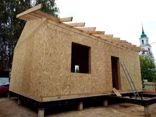 Haus nach Projekt „Slawjanskij Skit“, Dorf Dievo-Gorodishche: Fertiges Haus