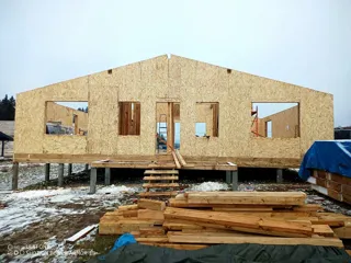 Custom-design house, Moscow Region: wall assembly