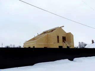 Haus nach Projekt „Jaschma“, Furmanov: Wandmontage