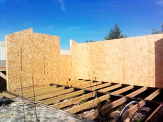 Özel projeye göre ev, KP “Serebryanıe klyuçi”: duvar montajı