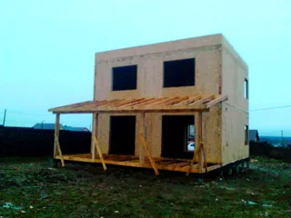 House, “Style 108” design, Miklyaikha settlement: terrace and porch