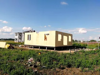 Haus nach individuellem Entwurf, Dorf Kovarditsy: Wandmontage